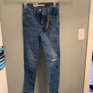 Women’s Levi Skinny Medium Wash Jeans High Rise